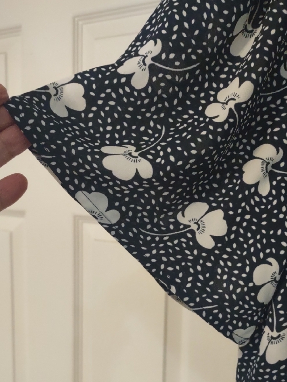 cabi Navy and White Floral V-Neck Short Sleeve Blouse - Picture 3 of 6